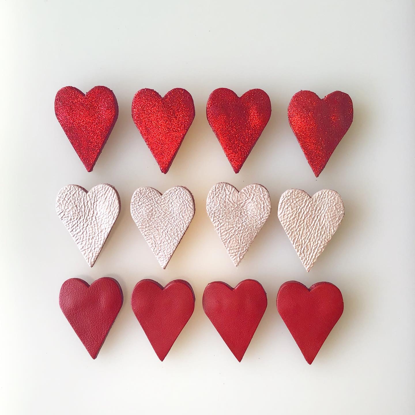 Broche en cuir et pailletes rouge forme coeur CDA Petites Choses