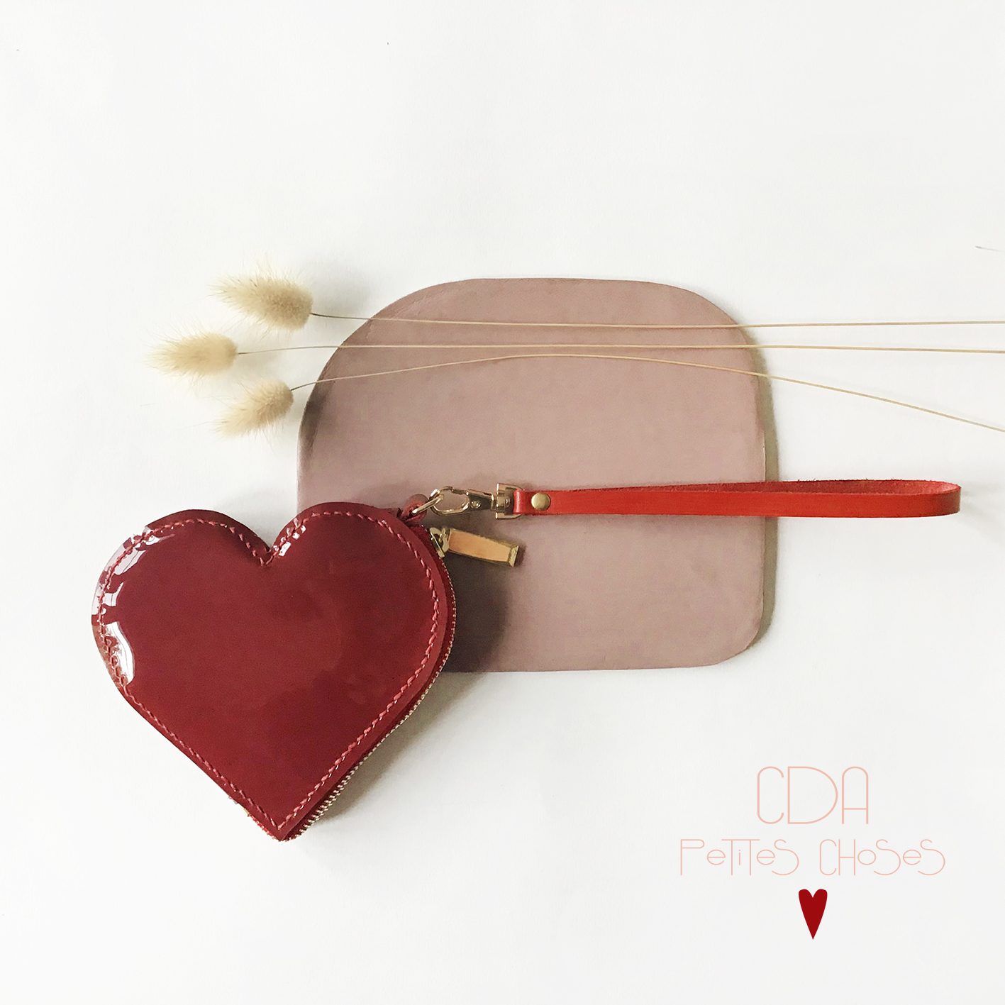 Trousse cuir vernis lisse rouge forme coeur CDA Petites Choses