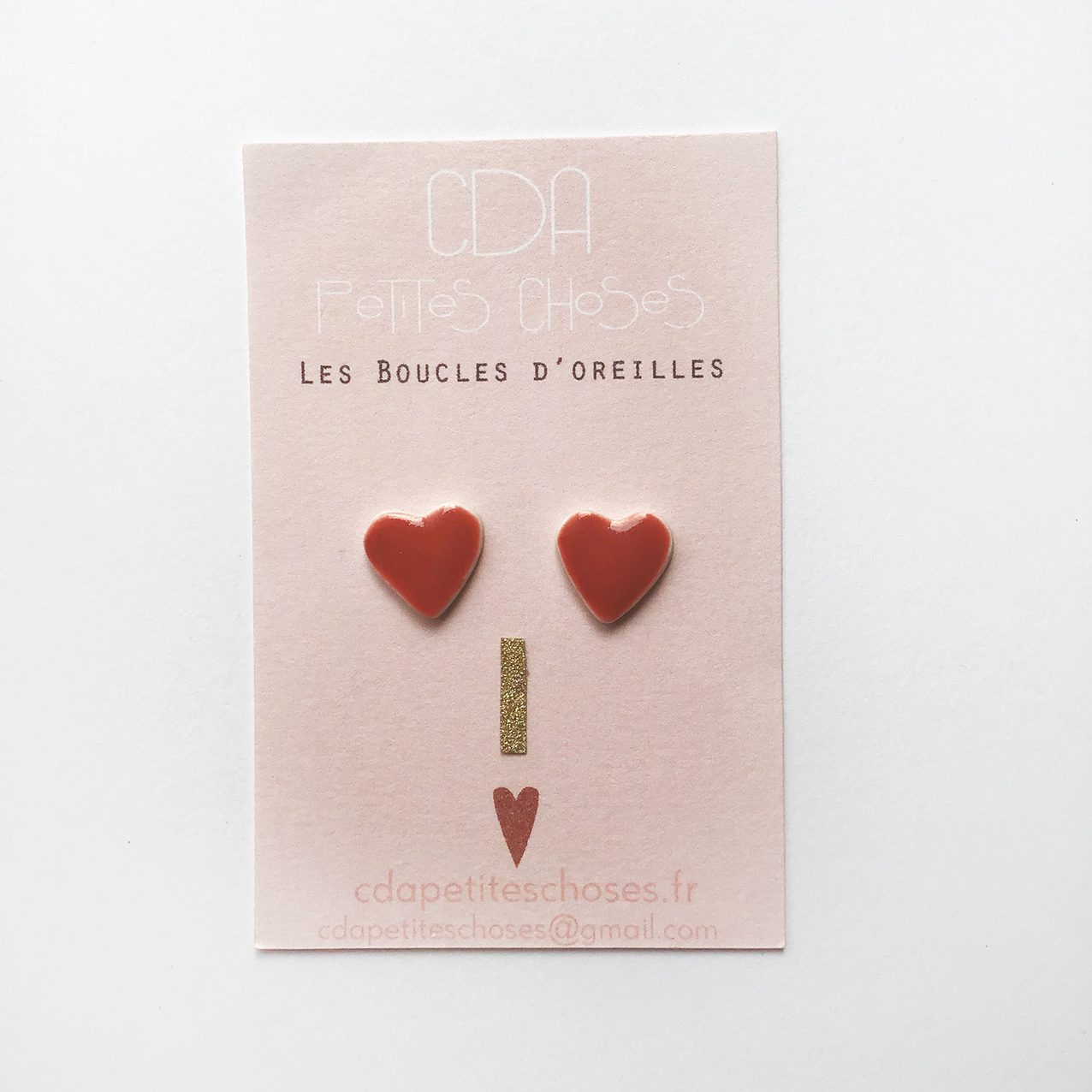 Boucles d’oreilles puces en porcelaine coeurs rouges CDA Petites Choses